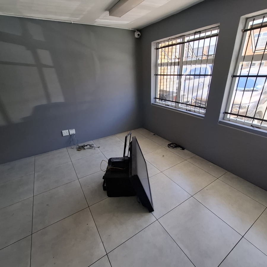 To Let commercial Property for Rent in Stikland Western Cape